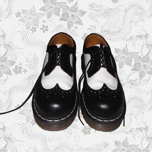 Dr. Martens BEX SMOOTH LEATHER BROGUE SHOES